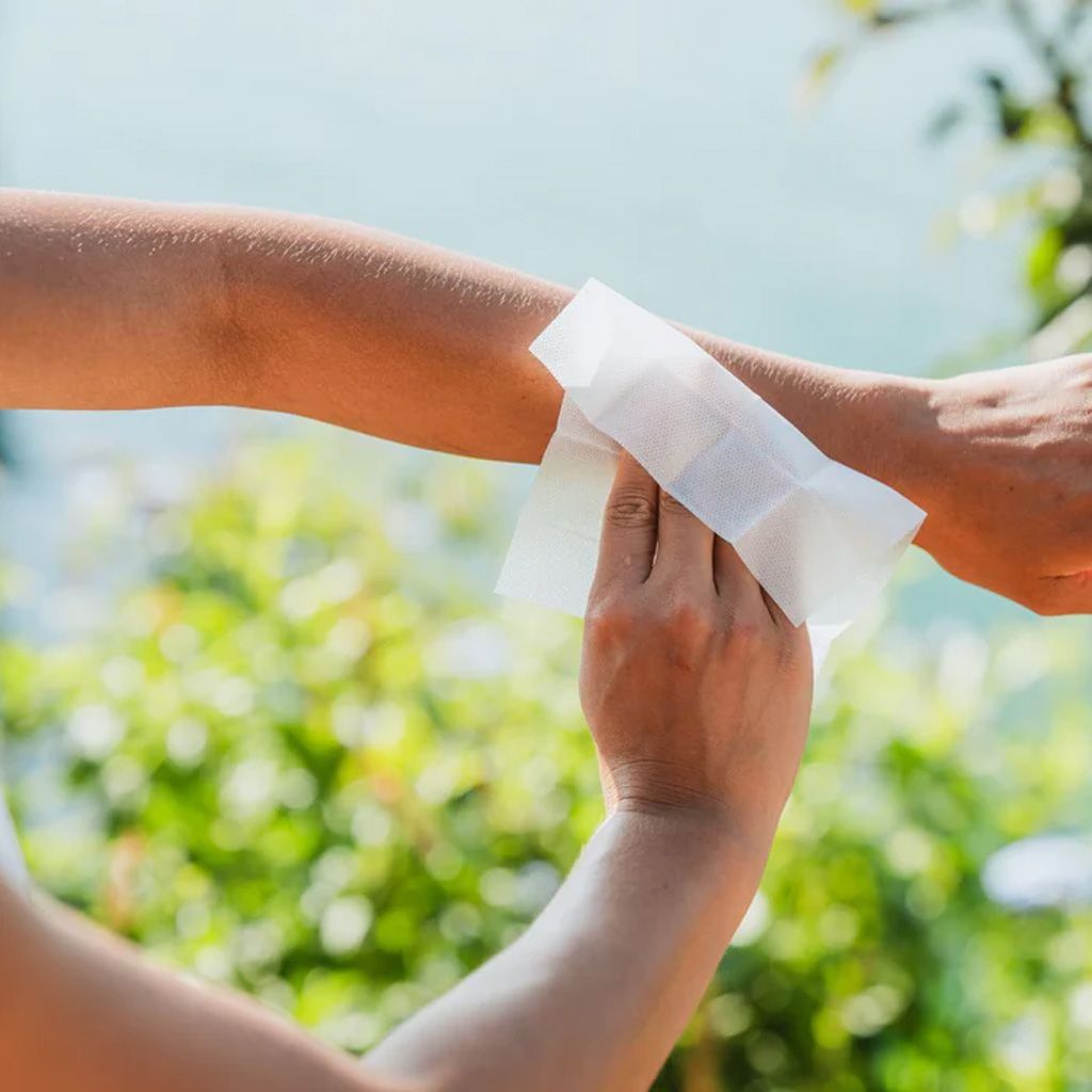 Adventure After Ivy Itch Wipes - 16ct Wipes - Lifestyle 2